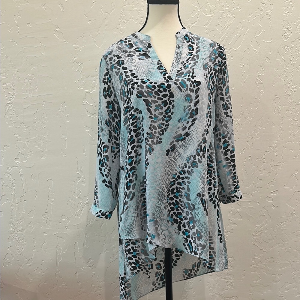 Zac & Rachel Light Blue and Black Leopard Cheetah Animal Print Women's Tunic Top